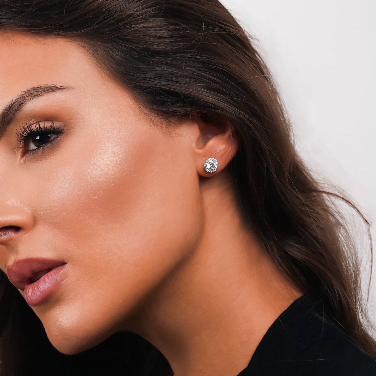 ANGELINA ROUND CUT STUDS.