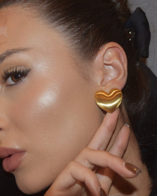 AMORE EARRINGS.