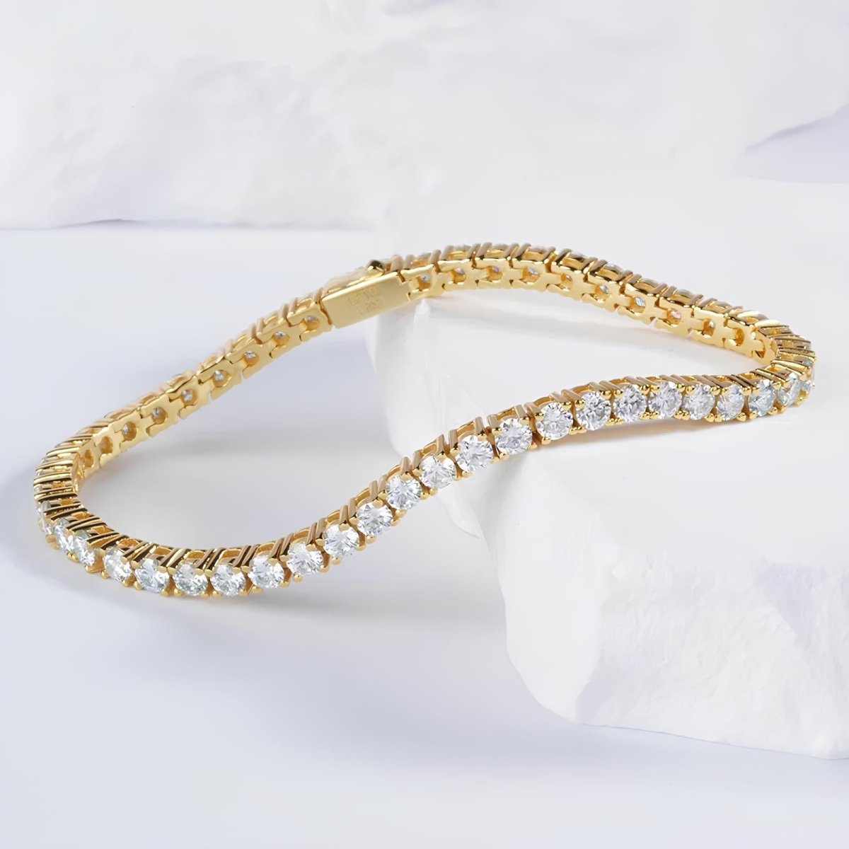 CRYSTAL CLEAR BRACELET.