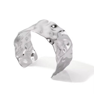 HAMMERED CUFF BRACELET | SILVER PLATED.