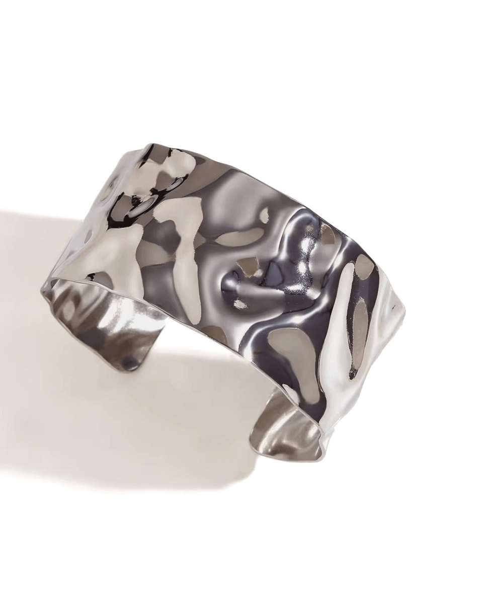 HAMMERED CUFF BRACELET | SILVER PLATED.